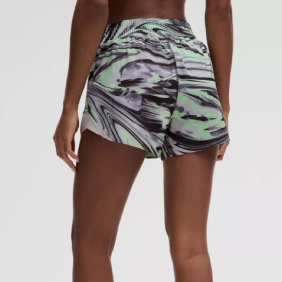 Lululemon Hotty Hot High Rise 4” Shorts Size 6 - Picture 7 of 7